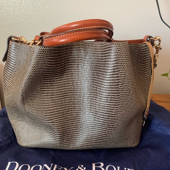 Dooney & Bourke Embossed Lizard Large Barlow Tote - Picture 2 of 6